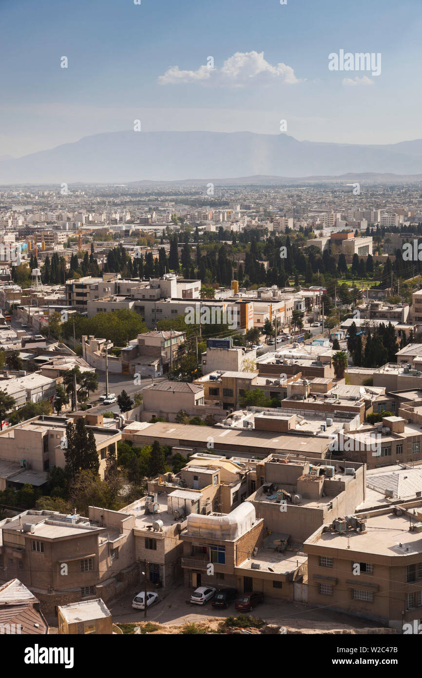 Iran, Central Iran, Shiraz, elevati dello skyline della città da nord Foto Stock