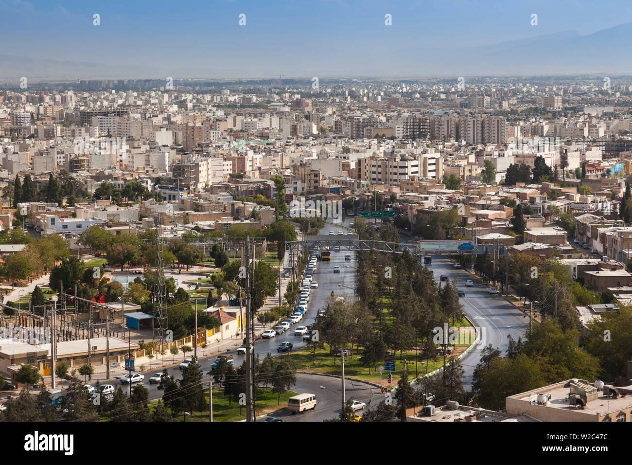 Iran, Central Iran, Shiraz, elevati dello skyline della città da nord Foto Stock
