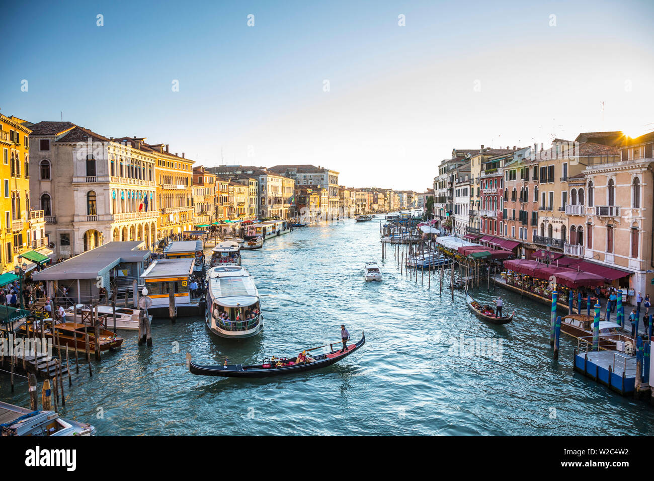 Canal Grande vicino al Ponte di Rialto, Venezia, Italia Foto Stock