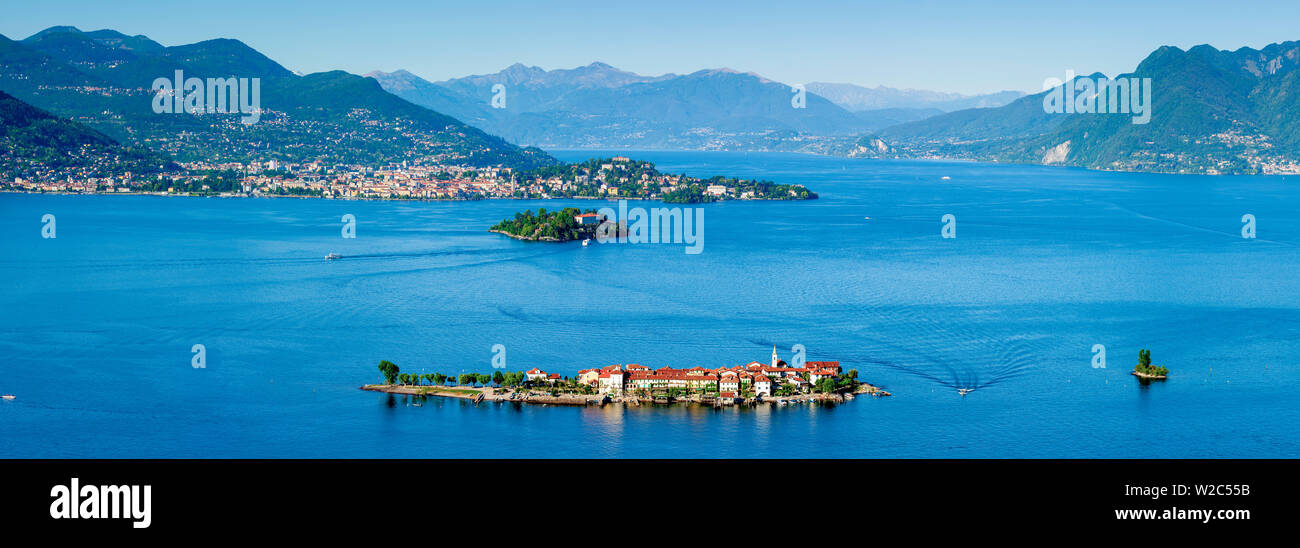 Vista in elevazione oltre l'idilliaco isola dei Pescatori (di pescatori di isole), Isole Borromee, Lago Maggiore, Piemonte, Italia Foto Stock