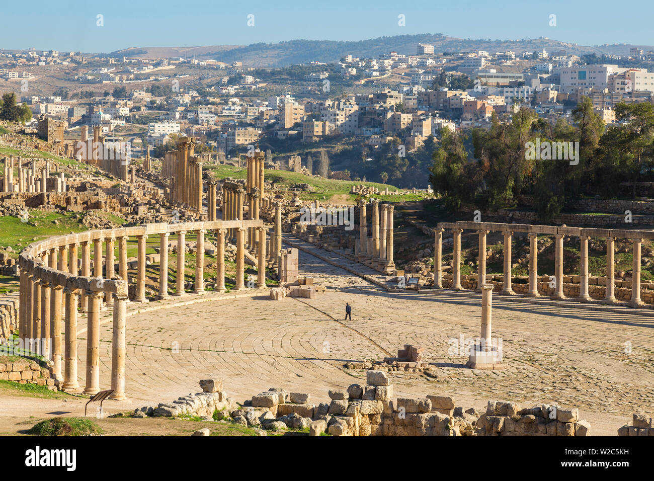 Oval Plaza in rovine romane di Jerash, Jerash, Giordania Foto Stock