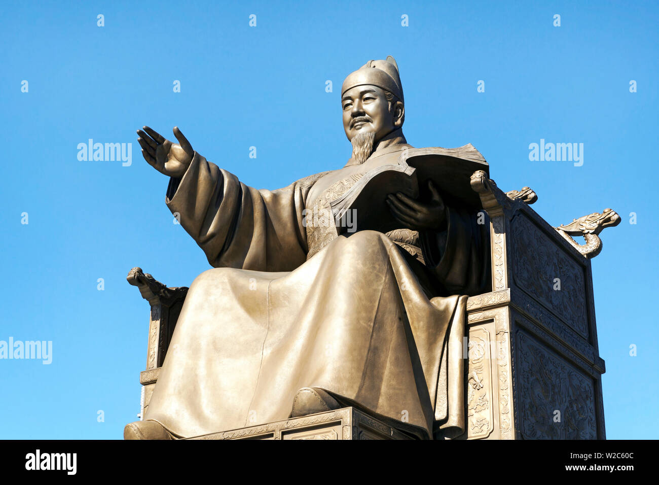 Statua del Re Sejong in Gwanghwamun Plaza, Gwanghwamun, Seoul, Corea del Sud Foto Stock