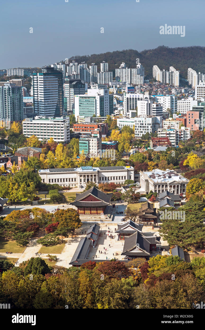 Vista in elevazione su Palazzo Deoksugung, Gwanghwamun, Seoul, Corea del Sud Foto Stock