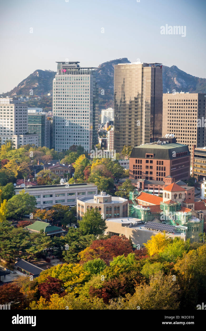 Vista in elevazione su Palazzo Deoksugung, Gwanghwamun, Seoul, Corea del Sud Foto Stock