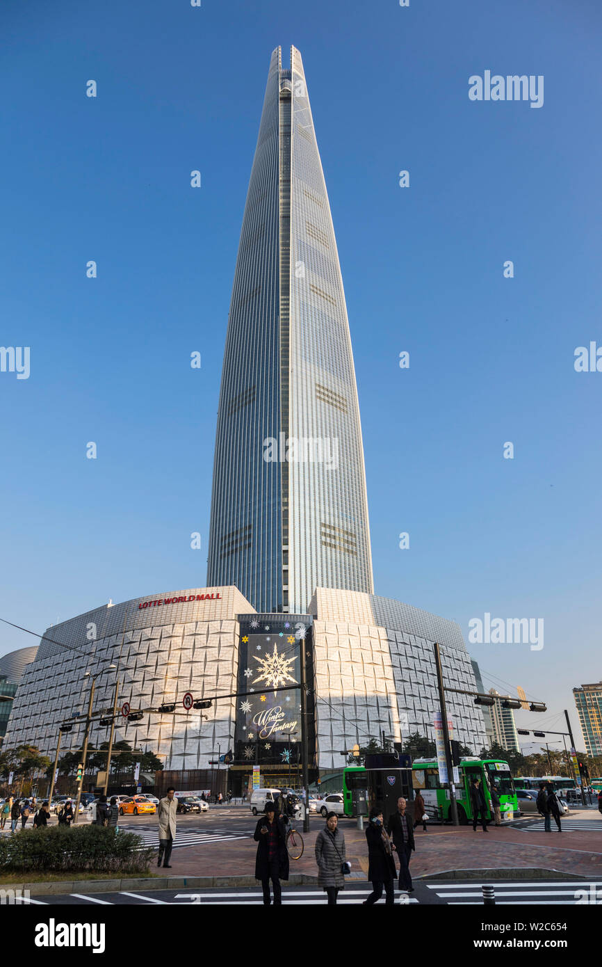 Lotte torre (555m supertall grattacielo, quinto edificio più alto in tutto il mondo quando completato nel 2016), Seul, Corea del Sud Foto Stock