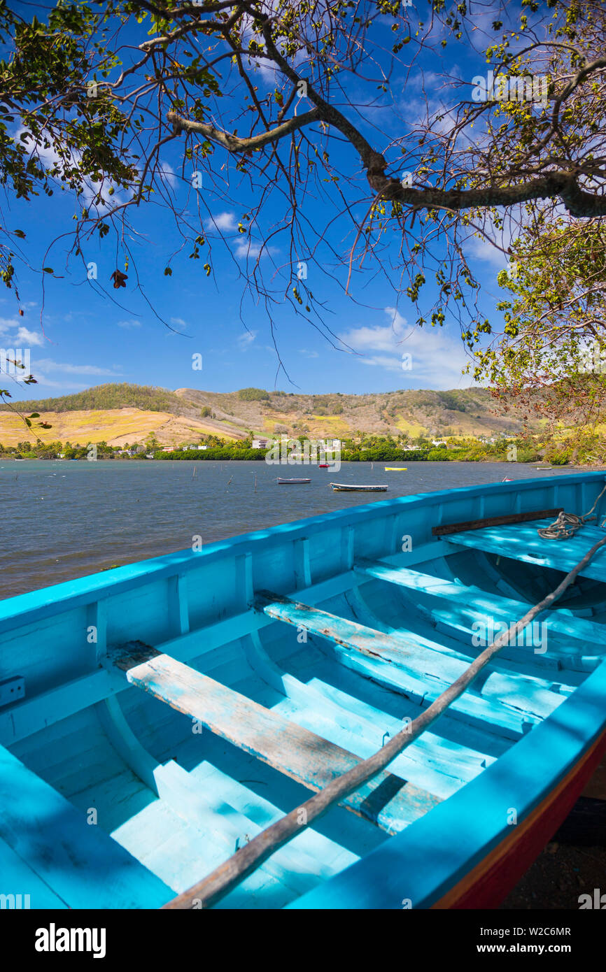 Barca a remi da spiaggia, Grand Port District, East Coast, Mauritius Foto Stock
