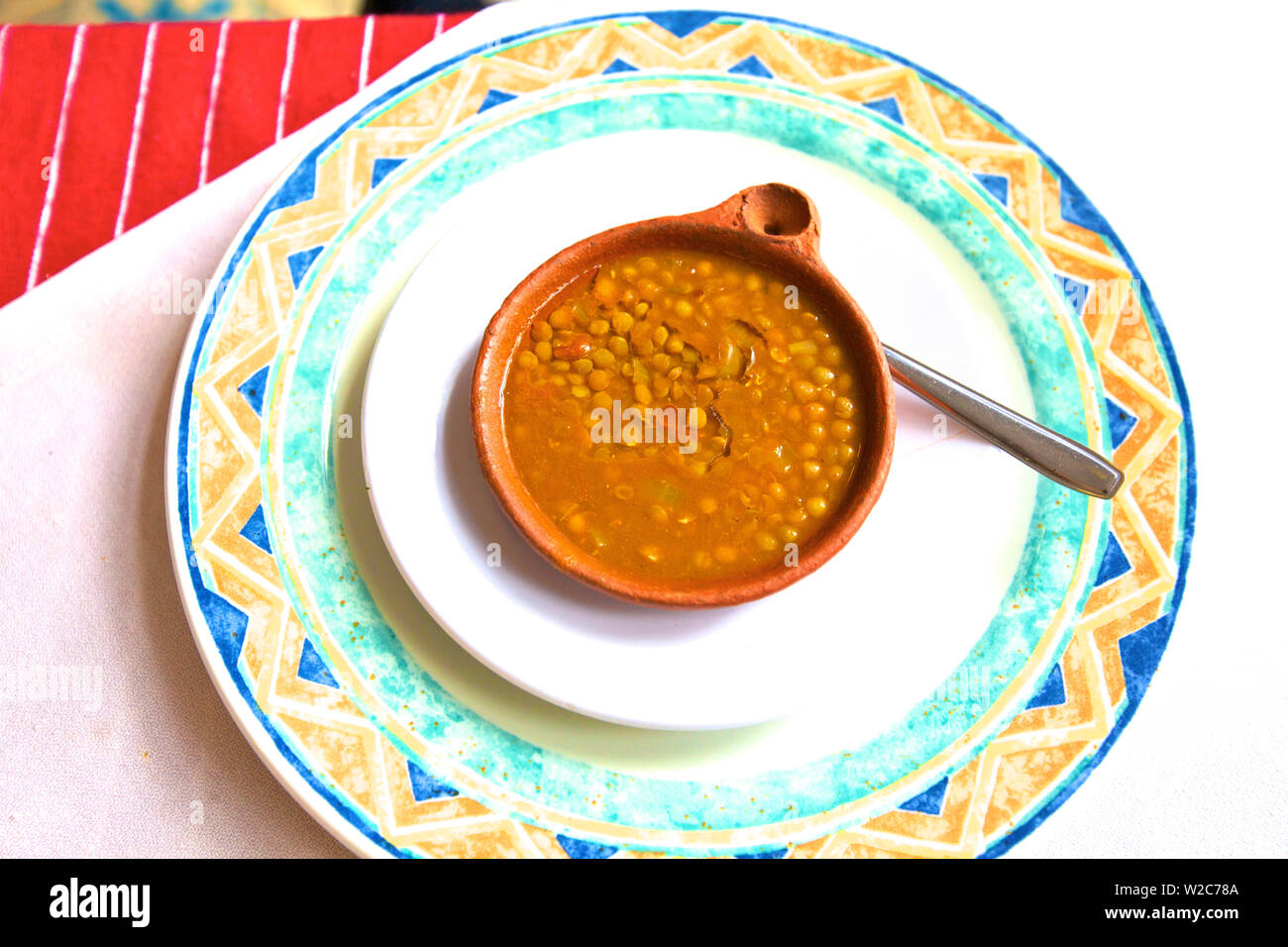 Tipica marocchina zuppa di lenticchie, Tangeri, Marocco, Africa del Nord Foto Stock