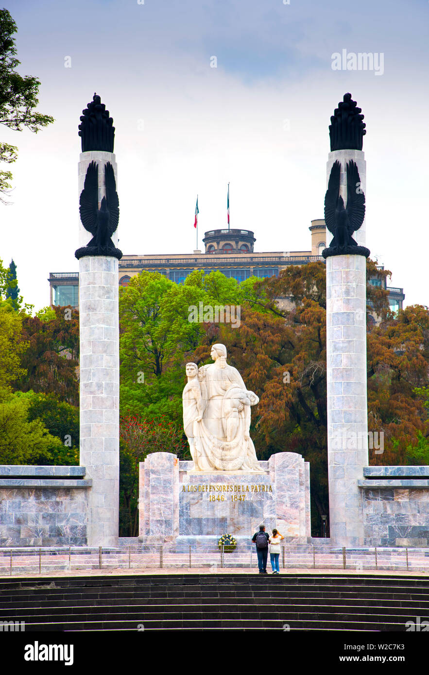 Messico, Città del Messico, Monumento a Los Ninos Heroes, eroico bambini, altare a la Patria, in difesa della Patria, sei giovani cadetti morti per difendere il Castello di Chapultepec durante la guerra Mexican-American, ingresso al Castello di Chapultepec Foto Stock