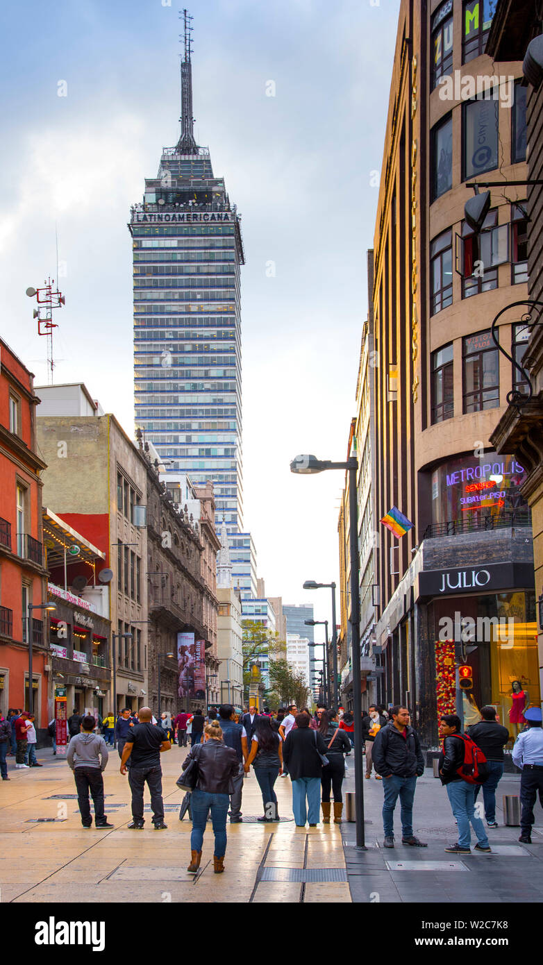 Messico, Città del Messico, Francisco Indalecio Madero Avenue, Madero Street, strada pedonale, Torre Latinoamericana, Latin American Tower Foto Stock