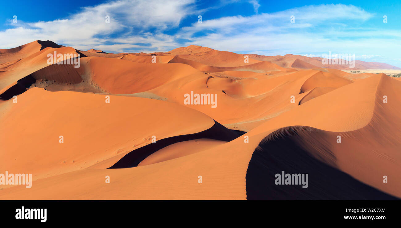 La Namibia, Namib Naukluft National Park, Sossussvlei dune di sabbia Foto Stock