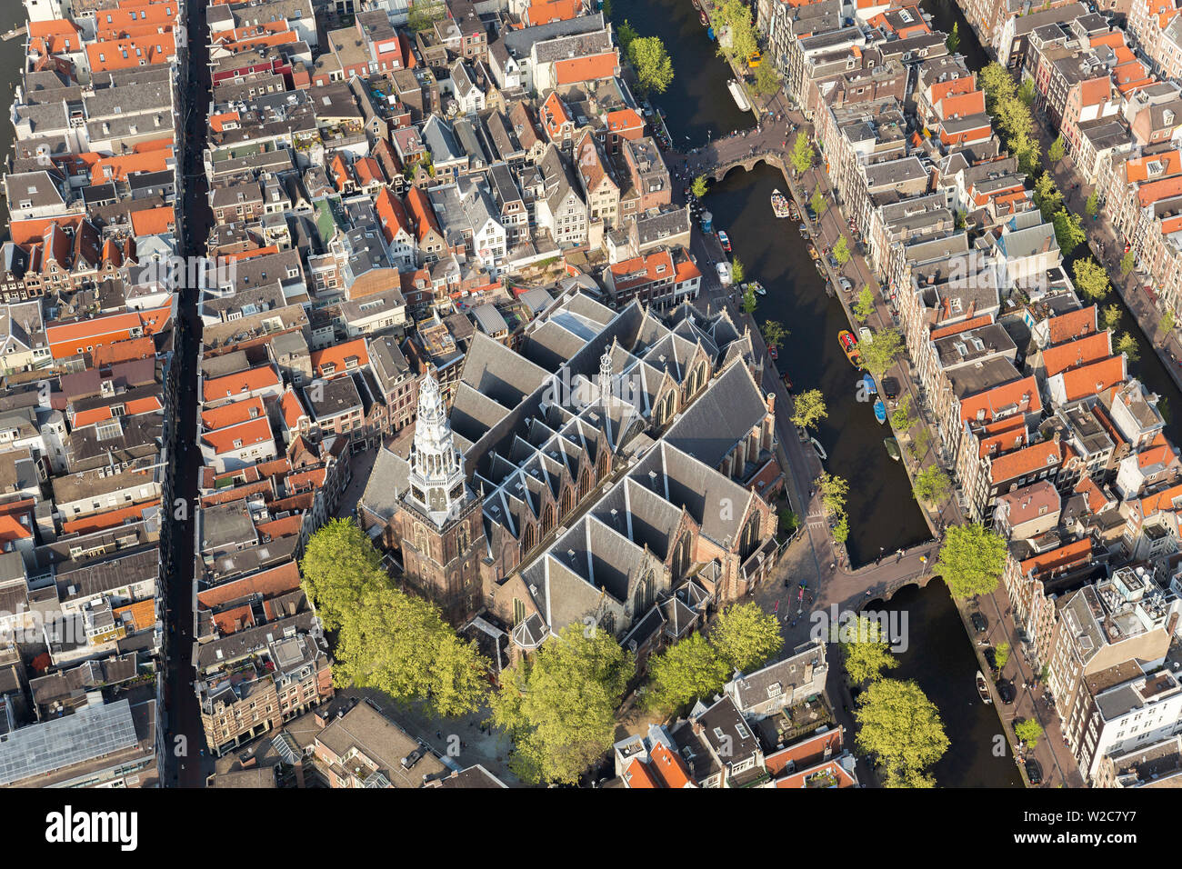 Vista aerea della Oude Kerk (Vecchia chiesa), Amsterdam, Olanda Foto Stock