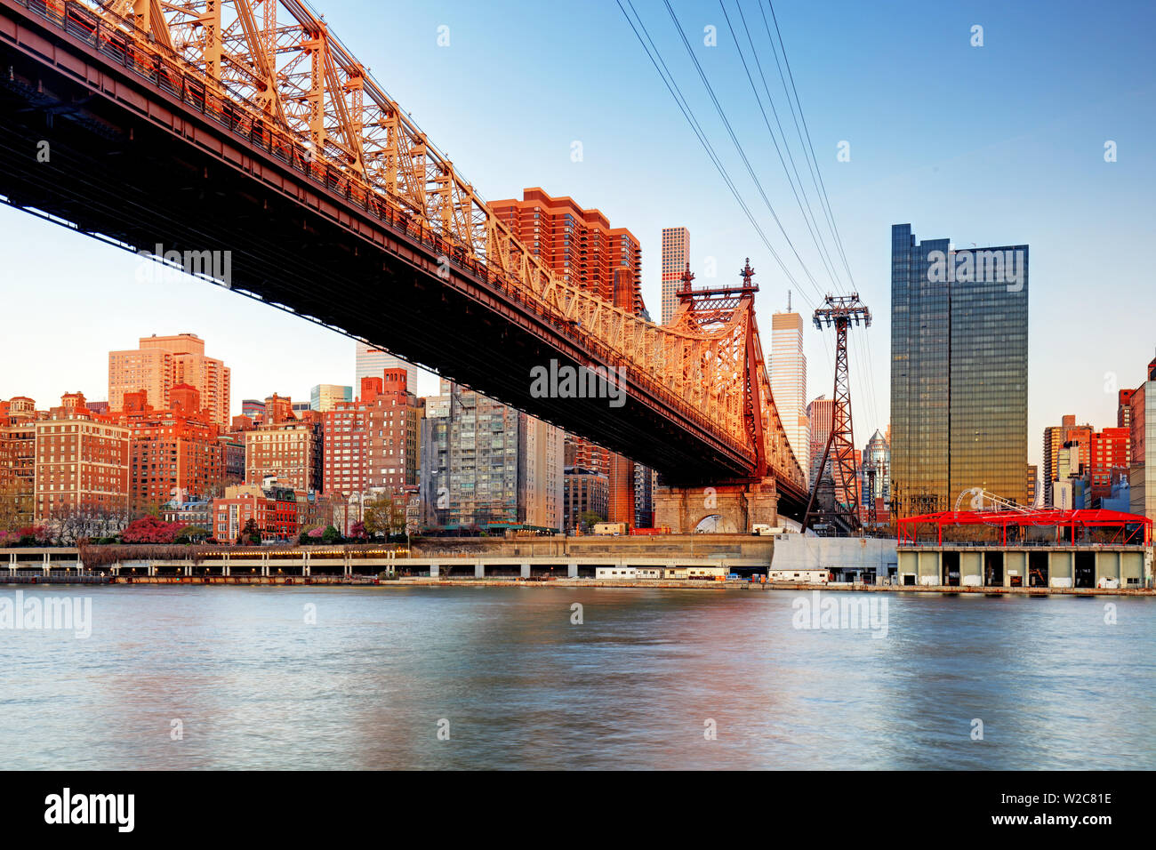 Il Queensboro Bridge, New York City a sunrise Foto Stock