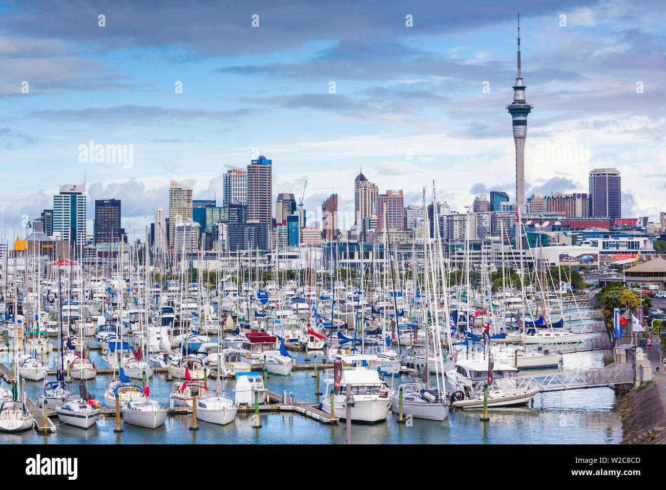 Nuova Zelanda, Isola del nord di Auckland, skyline dal Westhaven Marina Foto Stock