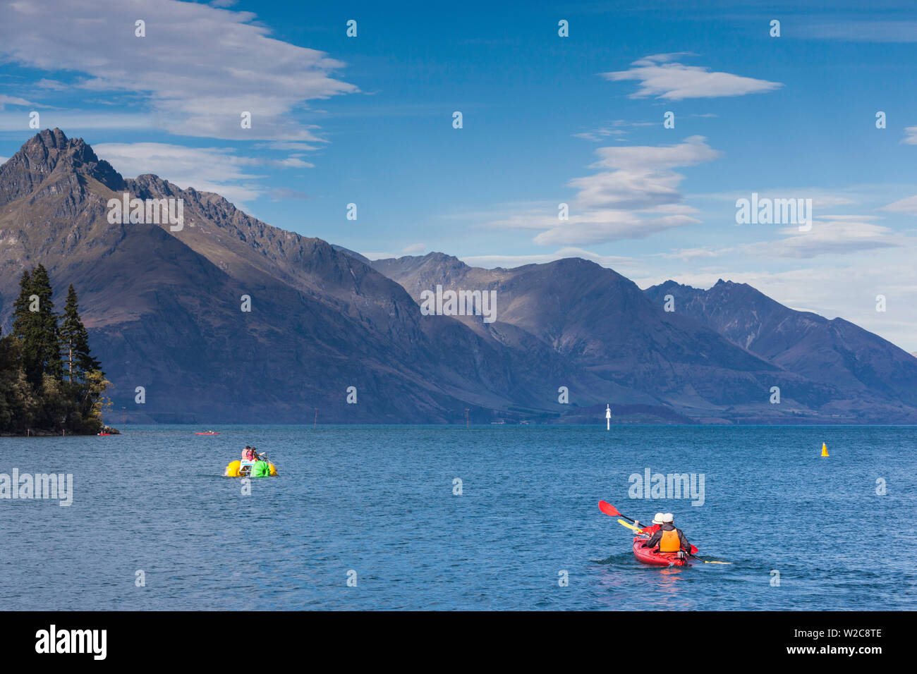 Nuova Zelanda, Isola del Sud, Otago, Queenstown, Harbour View con kayak Foto Stock