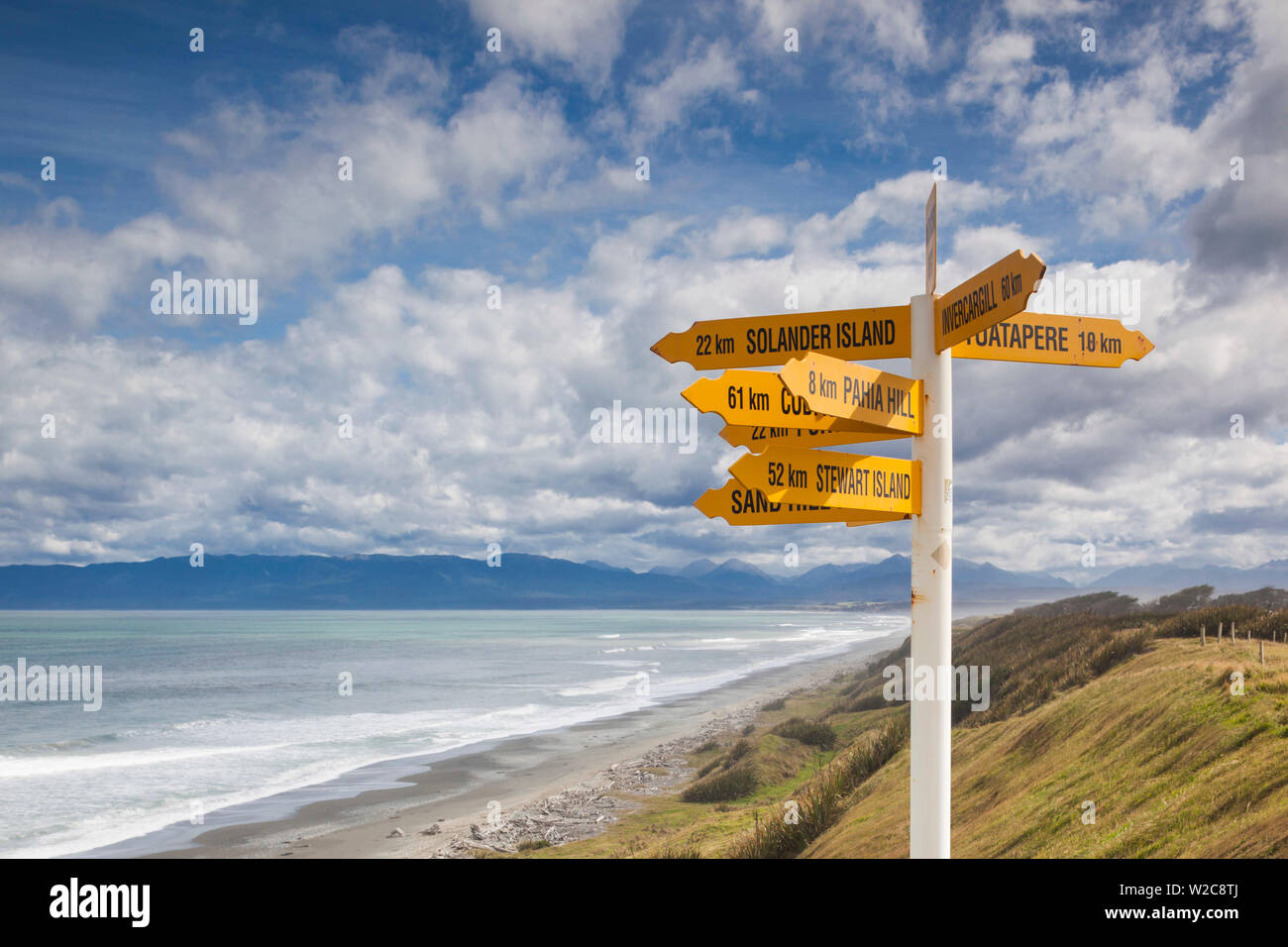 Nuova Zelanda, Isola del Sud, Southland, Waihowaka, cartello stradale a McCraken di riposo Foto Stock