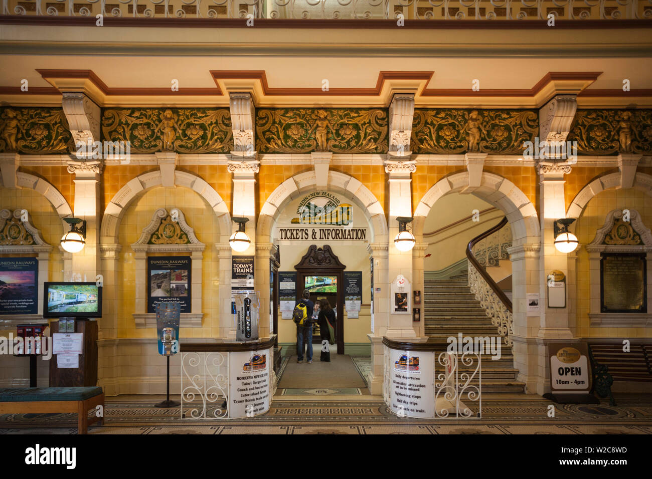 Nuova Zelanda, Isola del Sud, Otago, Dunedin, Dunedin stazione ferroviaria, costruito 1906, interno Foto Stock
