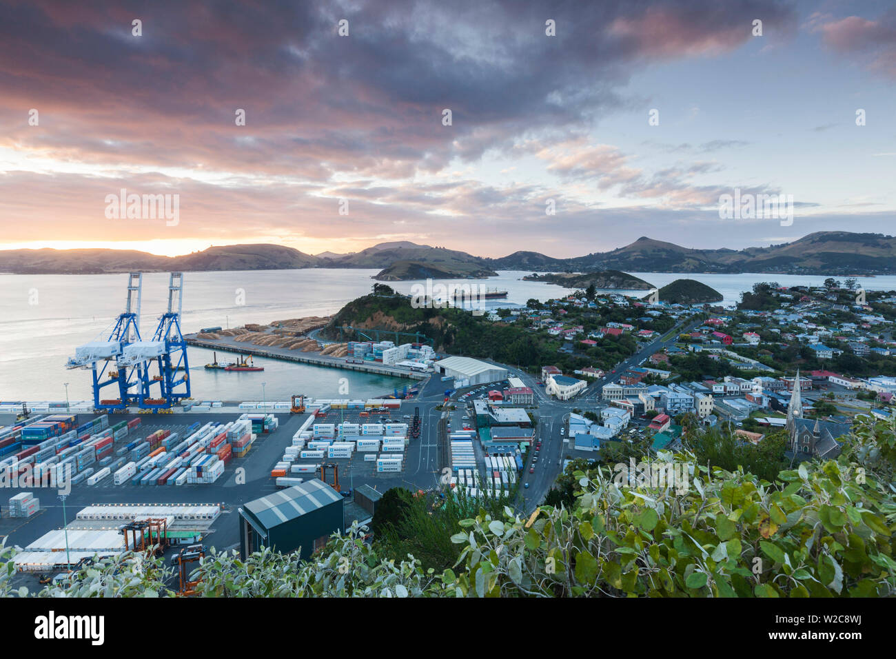 Nuova Zelanda, Isola del Sud, Otago, Port Chalmers, elevati vista porte, alba Foto Stock