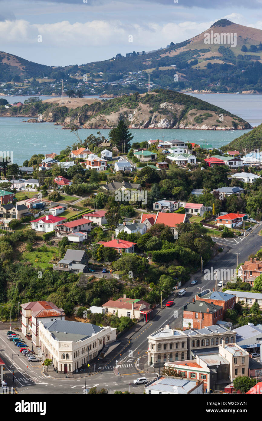 Nuova Zelanda, Isola del Sud, Otago, Port Chalmers, elevati vista città Foto Stock