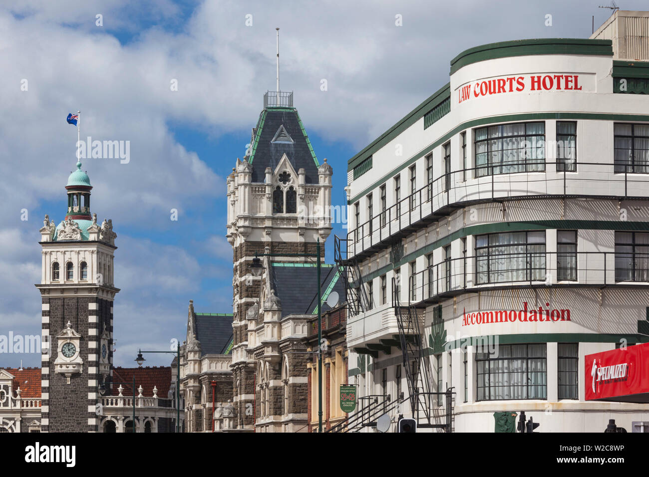 Nuova Zelanda, Isola del Sud, Otago, Dunedin, dalla Stazione Ferroviaria e a Dunedin alte giurisdizioni edificio, Stuart Street Foto Stock