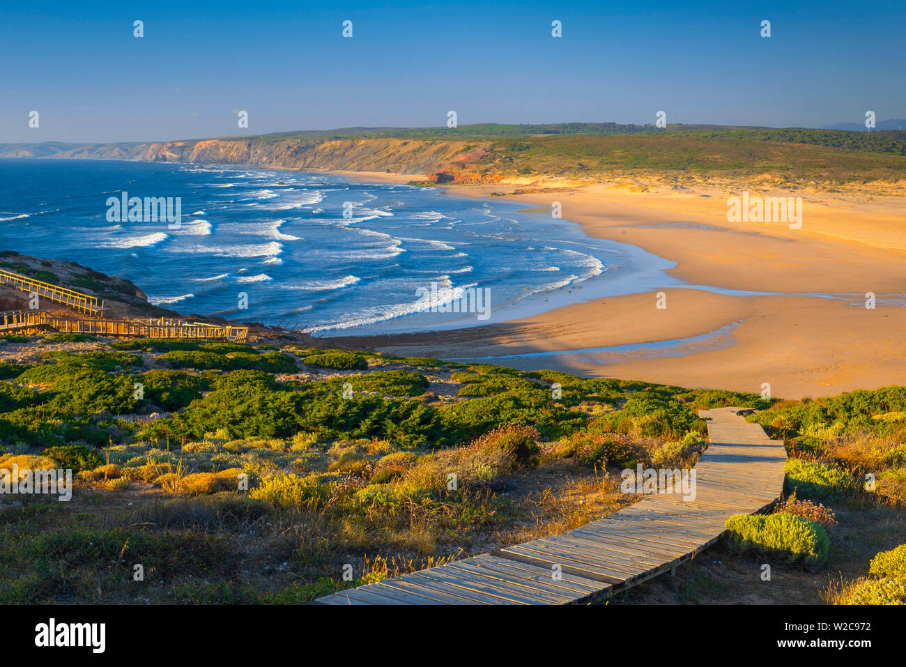 Il Portogallo, Algarve, il Parque Natural do Sudoeste Alentejano e Costa Vicentina, Carrapateira, Bordeira (spiaggia Praia da Bordeira) Foto Stock