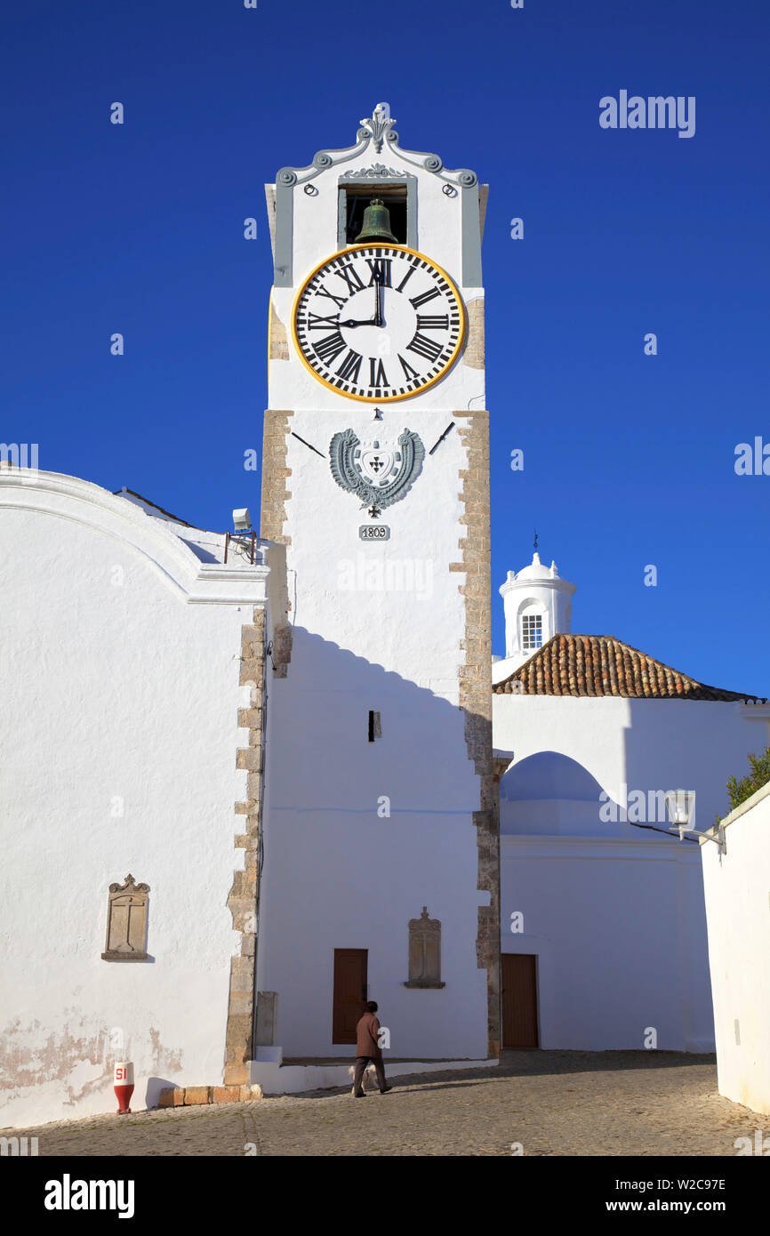 Clock Tower, Santa Maria di Castello Chiesa, Tavira, Algarve Orientale, Algarve, Portogallo, Europa Foto Stock