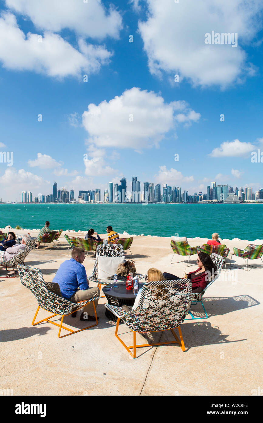 Il Qatar Doha, nuovo skyline del West Bay quartiere finanziario centrale di Doha Foto Stock