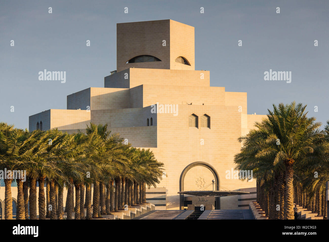 Il Qatar Doha, il Museo di Arte Islamica, progettato da I.M. Pei, esterna Foto Stock