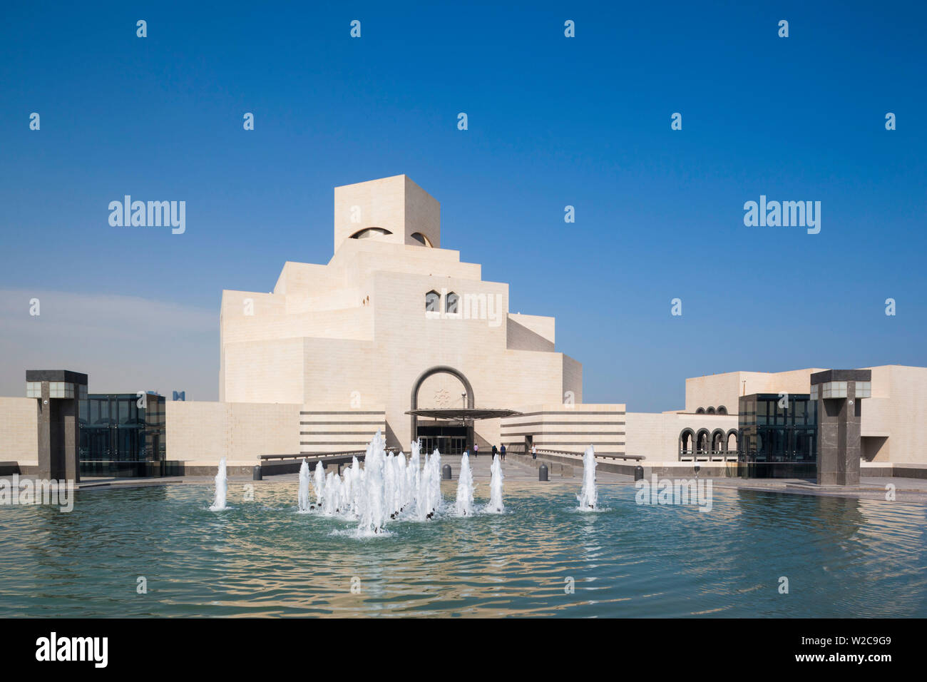Il Qatar Doha, il Museo di Arte Islamica, progettato da I.M. Pei, esterna Foto Stock