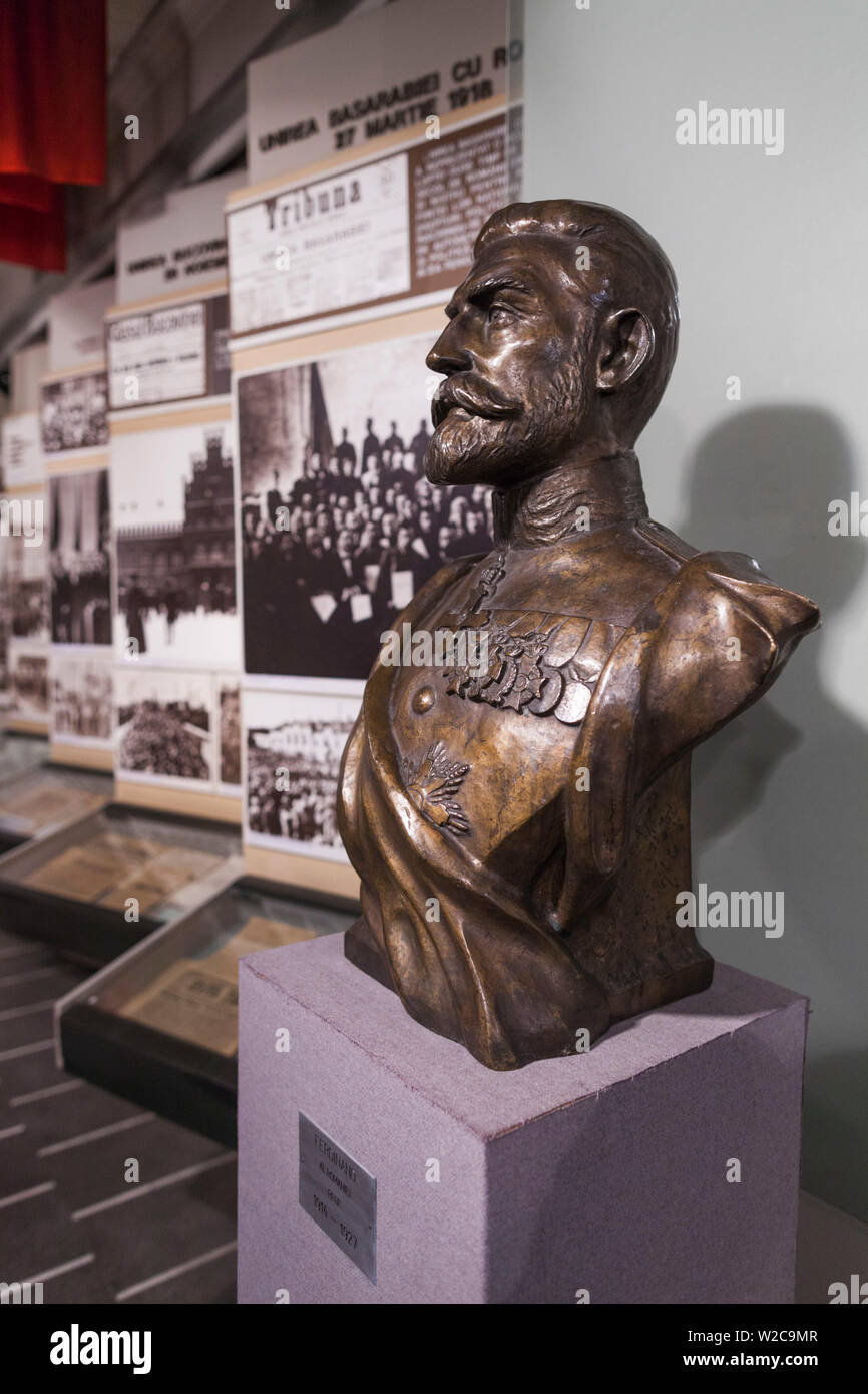 La Romania, Bucarest, National Military Museum, il busto di Romanian Re Ferdinando I Foto Stock