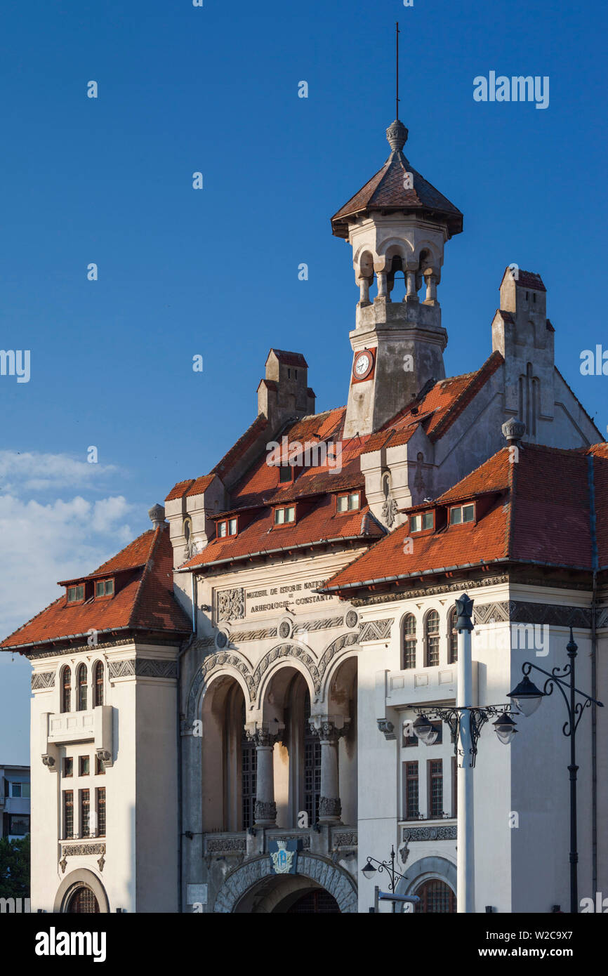 La Romania, il litorale del Mar Nero, Constanta, Piata Ovidiu, Ovidio Square, Storia Nazionale e dal Museo Archeologico, ore diurne Foto Stock