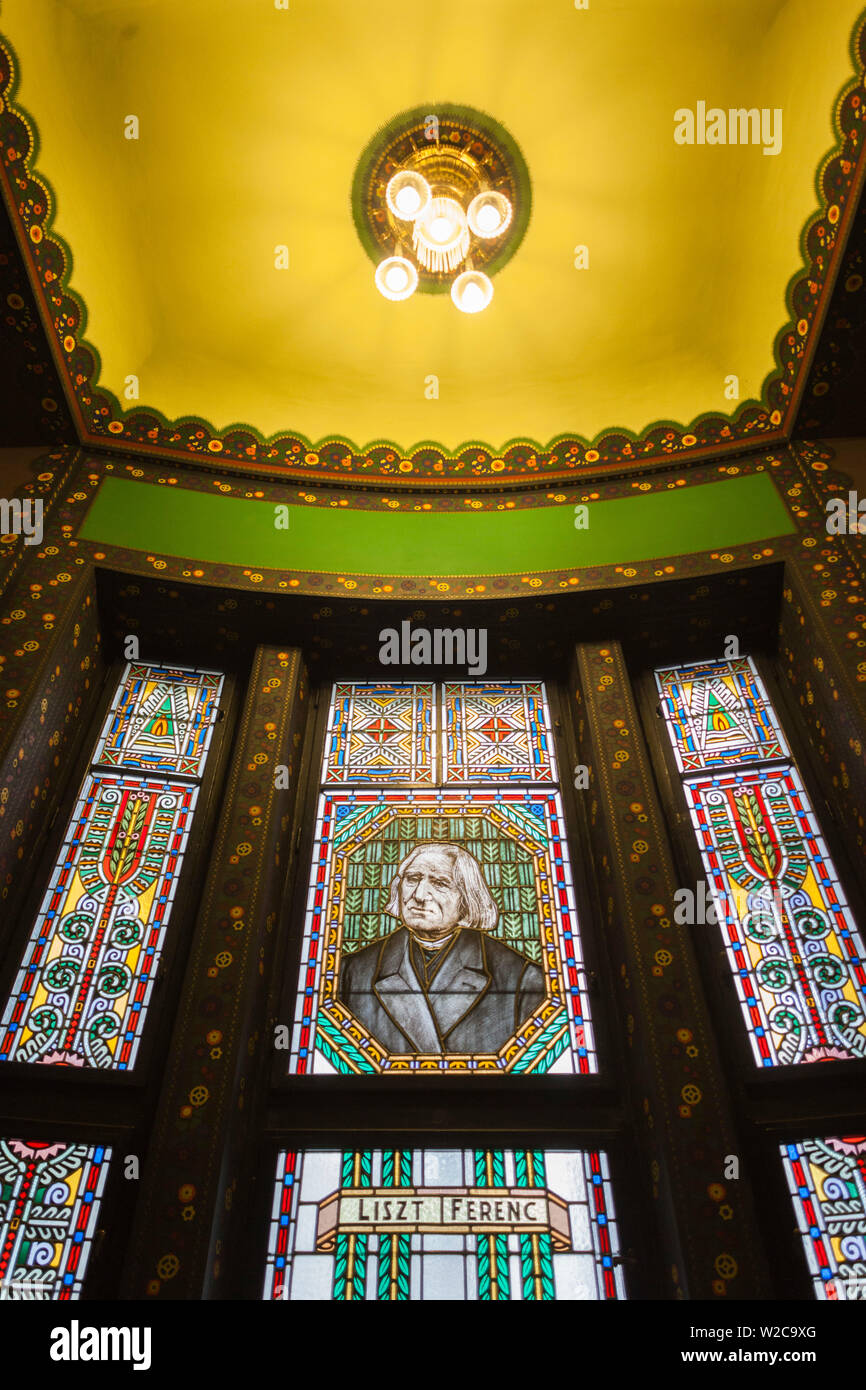 La Romania, Transilvania, Targu Mures, cultura palazzo secessionista stile di dettagli interni, finestre di vetro colorato Foto Stock