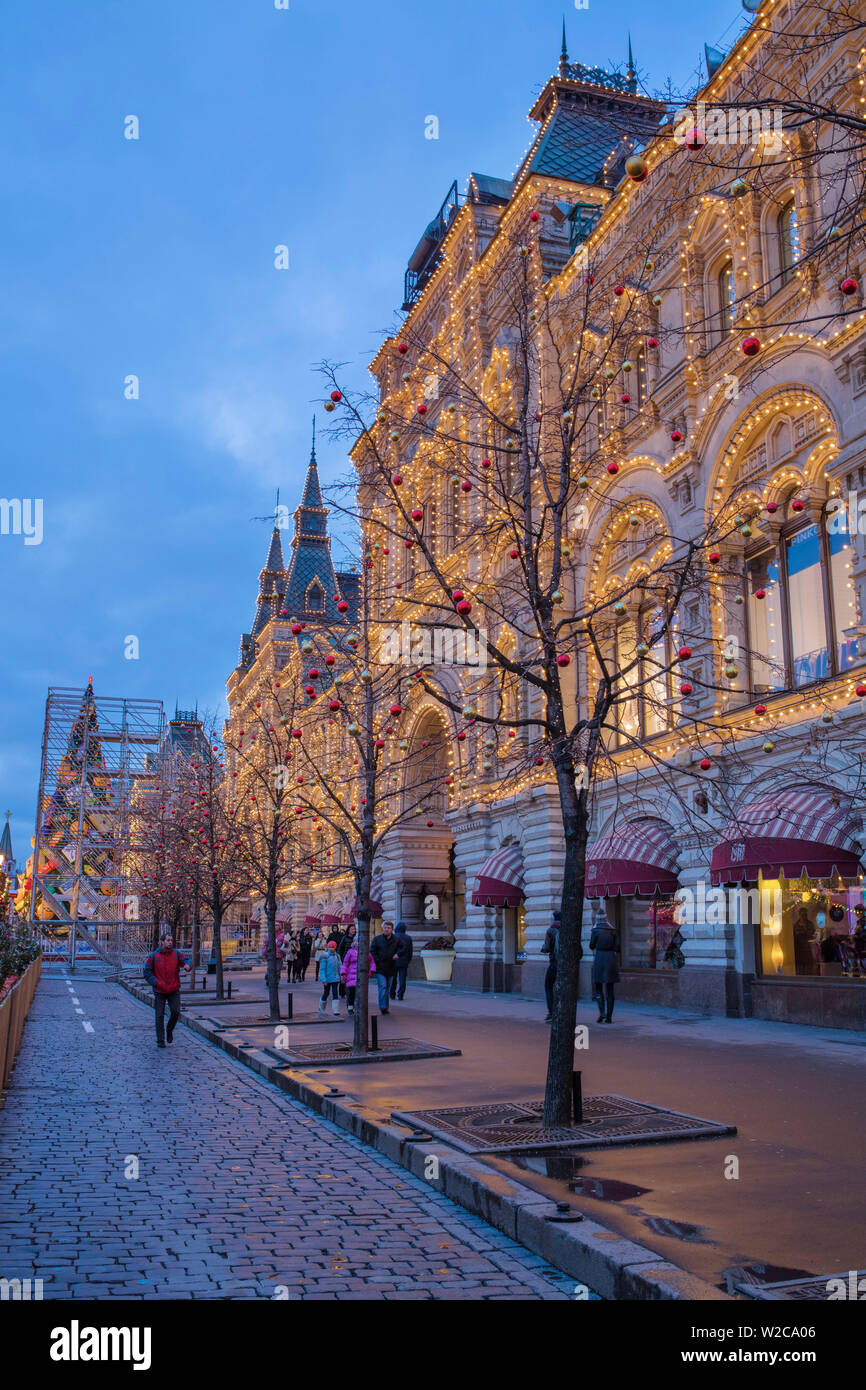 La Piazza Rossa, gomma, decorazione e illuminazione per il Nuovo Anno e vacanze di Natale di notte a Mosca, Russia Foto Stock