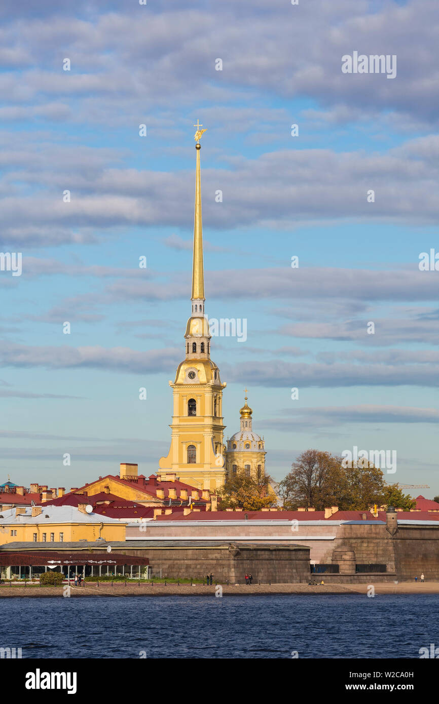 La Russia, a San Pietroburgo e la Fortezza di Pietro e Paolo sulla Neva riverside, classificato come patrimonio mondiale dall' UNESCO Foto Stock