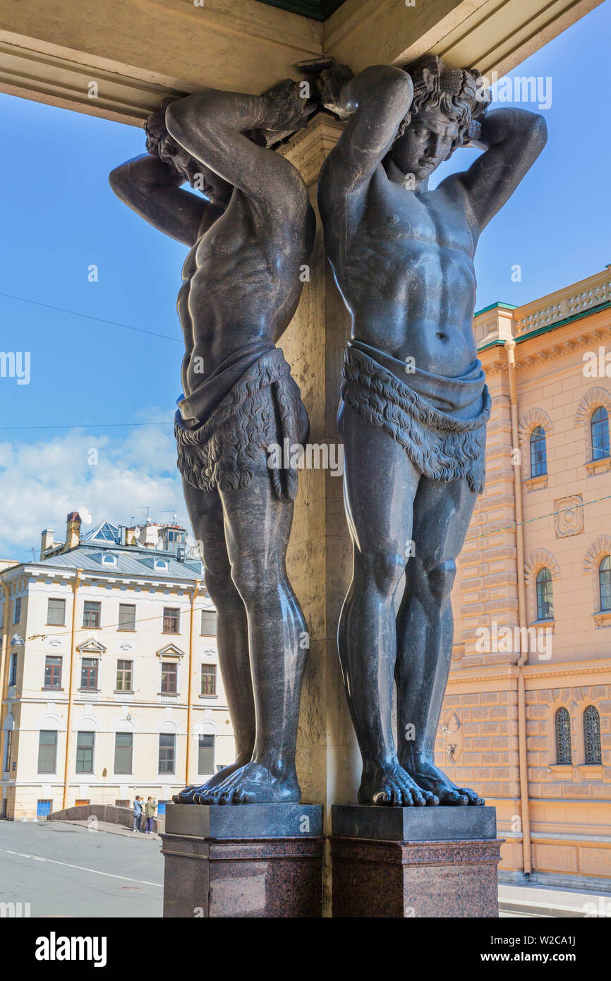 Il portico di atlanti scolpiti, Winter Palace, membro Hermitage Museum di San Pietroburgo, Russia Foto Stock