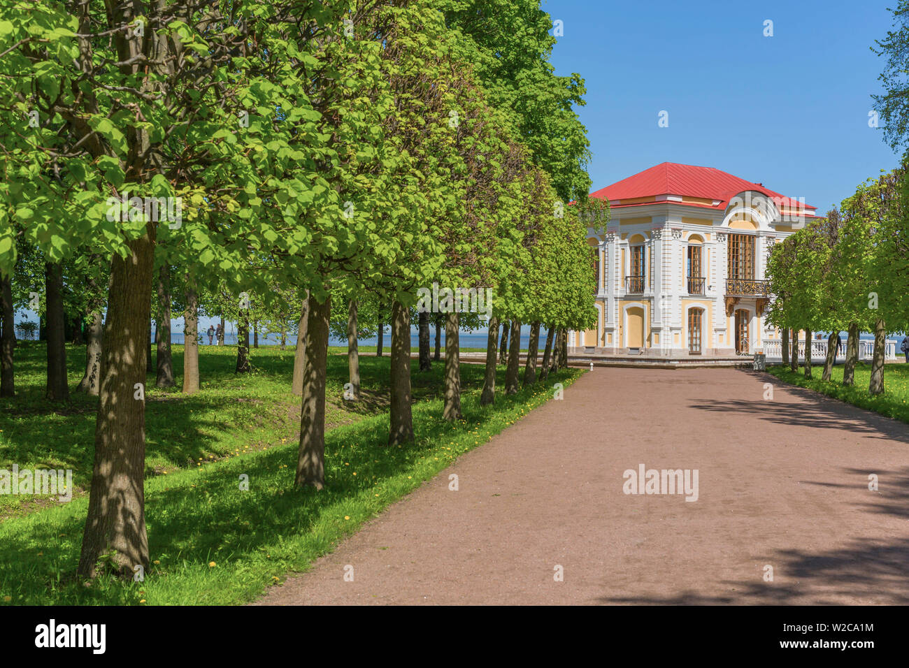 L'Eremo Pavilion in Giardini inferiori, Peterhof, San Pietroburgo, Russia Foto Stock
