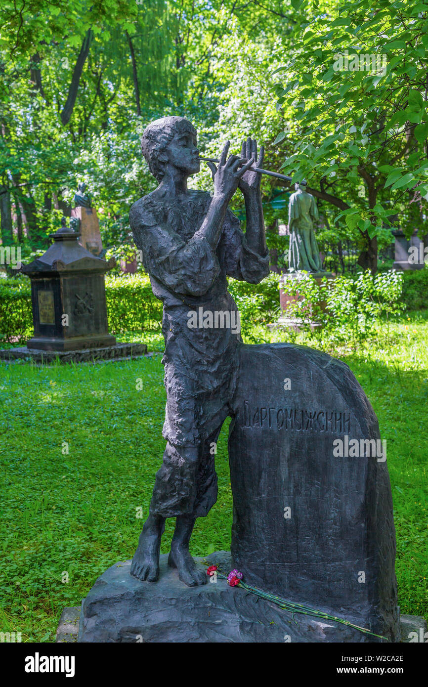 Tomba del compositore Alexander Dargomyzhsky, cimitero Tikhvin, Alexander Nevsky Lavra, San Pietroburgo, Russia Foto Stock