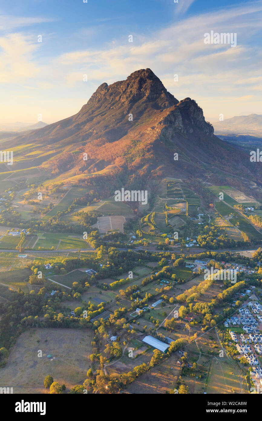 Sud Africa, Western Cape, Stellenbosch, veduta aerea della catena montuosa di Simonsberg e Stellenbosch Winelands Foto Stock
