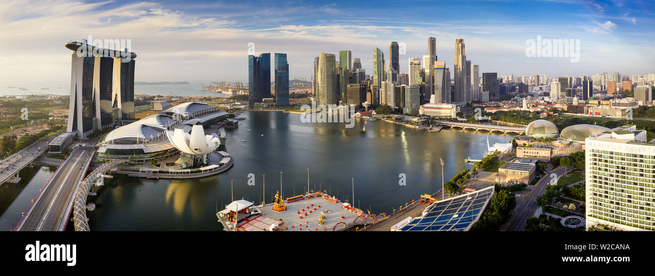 Il ponte di elica e Marina Bay Sands, vista in elevazione su Singapore. Il Marina Bay, Singapore Foto Stock