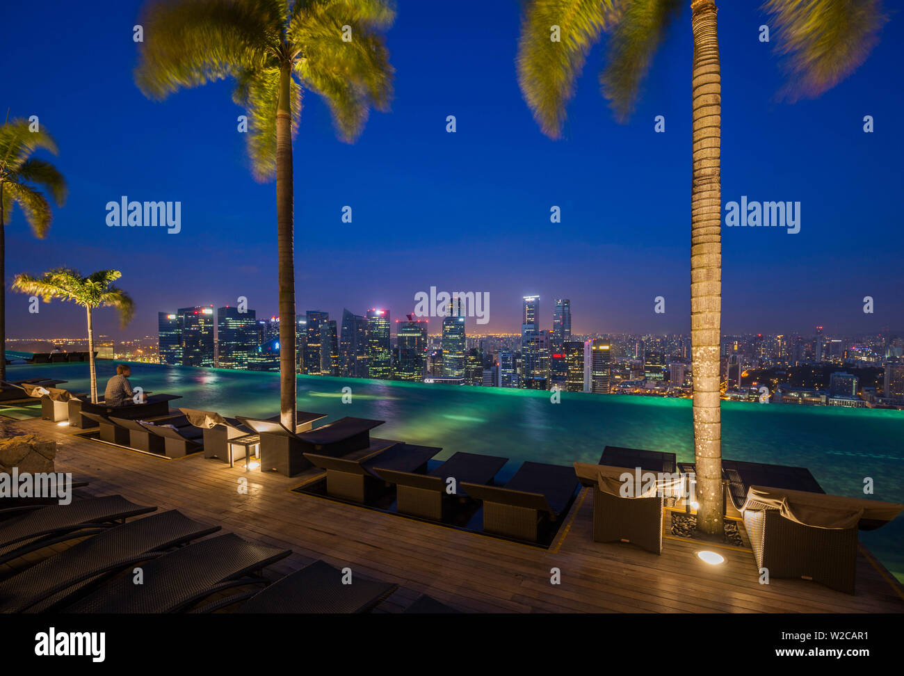 Singapore, Marina Bay Sands Hotel, piscina sul tetto, alba Foto Stock