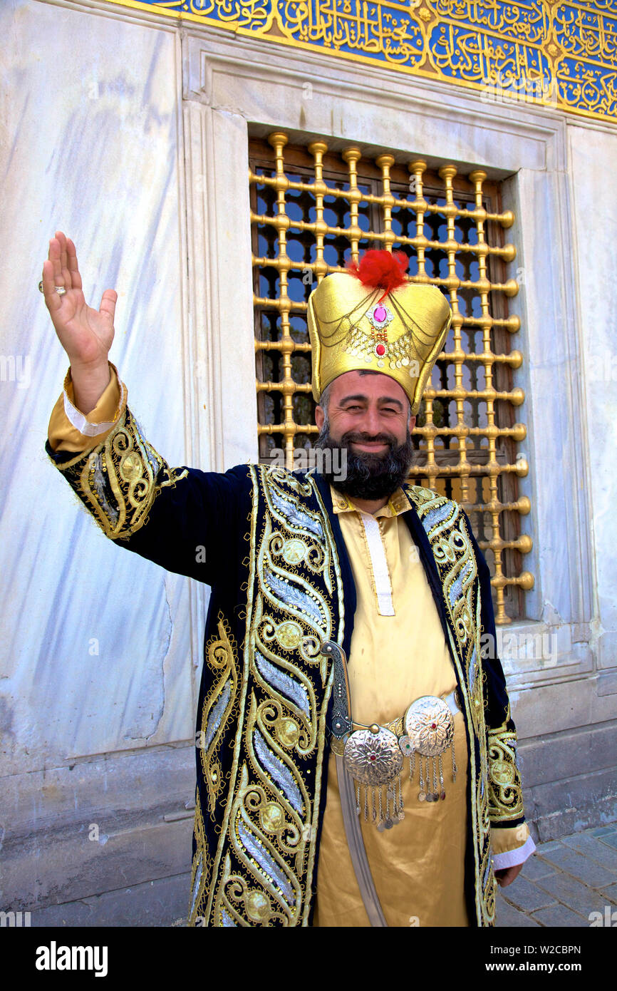 Tradizionalmente vestito uomo Turco, Istanbul, Turchia Foto Stock