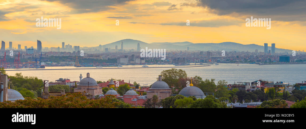 Turchia, Istanbul, Uskudar area di fronte Bosforo Foto Stock