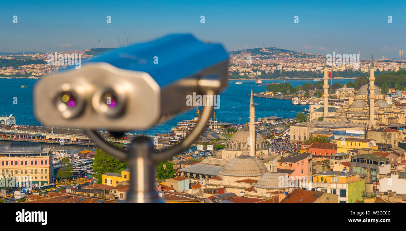Turchia, Istanbul, vista su Sultanahmet, il Golden Horn e sul Bosforo, turistico Binocolo Foto Stock