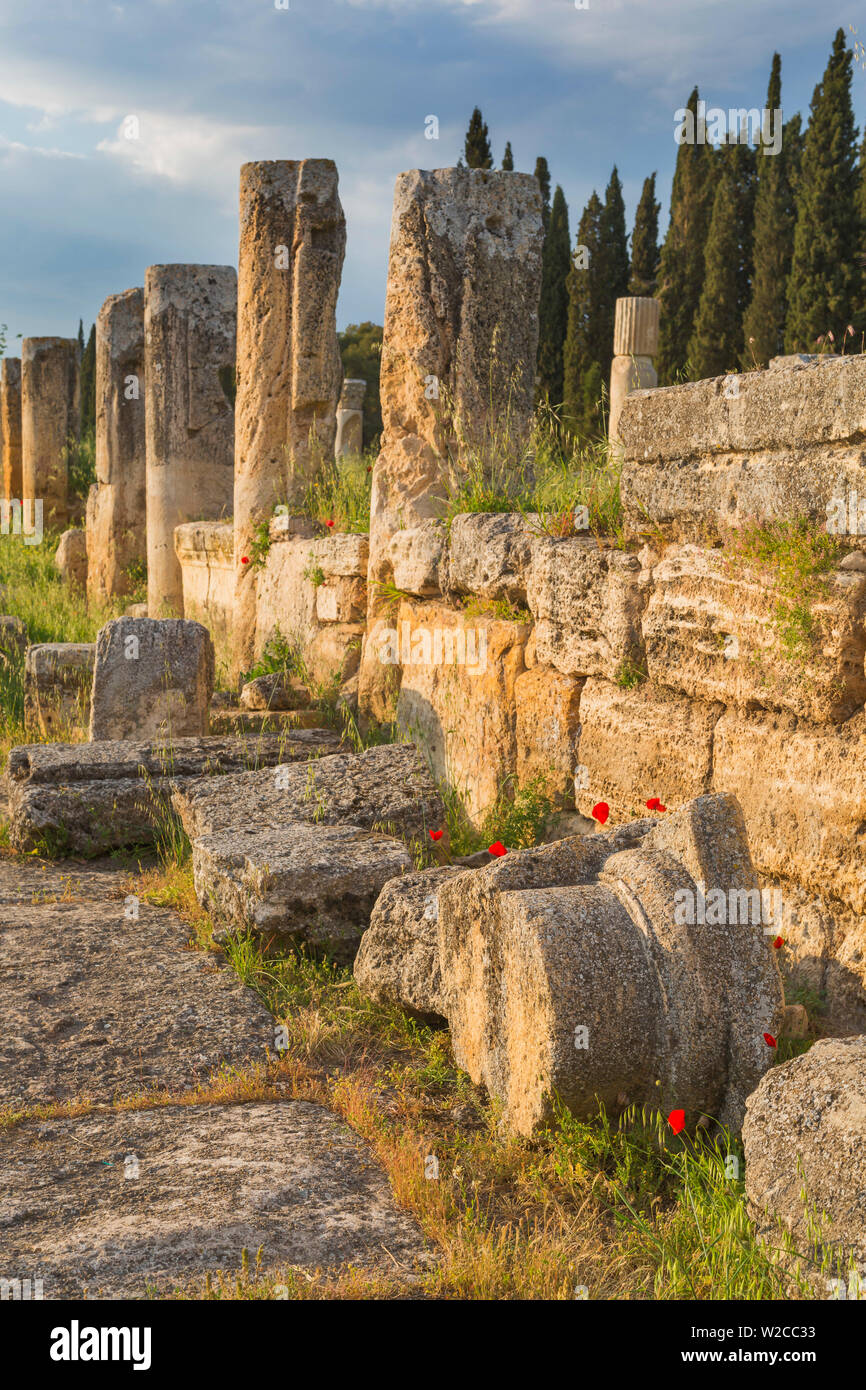 Rovine dell antica Hierapolis, Pamukkale, Denizli Provincia, Turchia Foto Stock