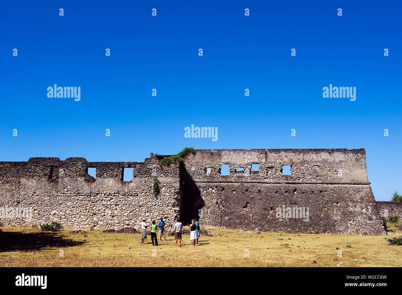I resti del palazzo di Husuni Kubwa, costruito intorno al XIV secolo, Kilwa Kisiwani, Tanzania. Foto Stock