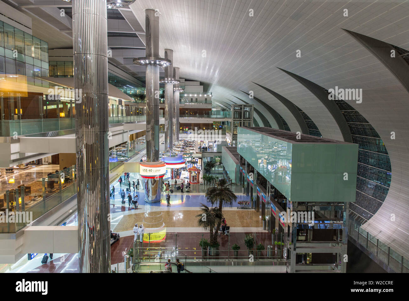 Un atrio, terminale 3, Aeroporto di Dubai Foto Stock