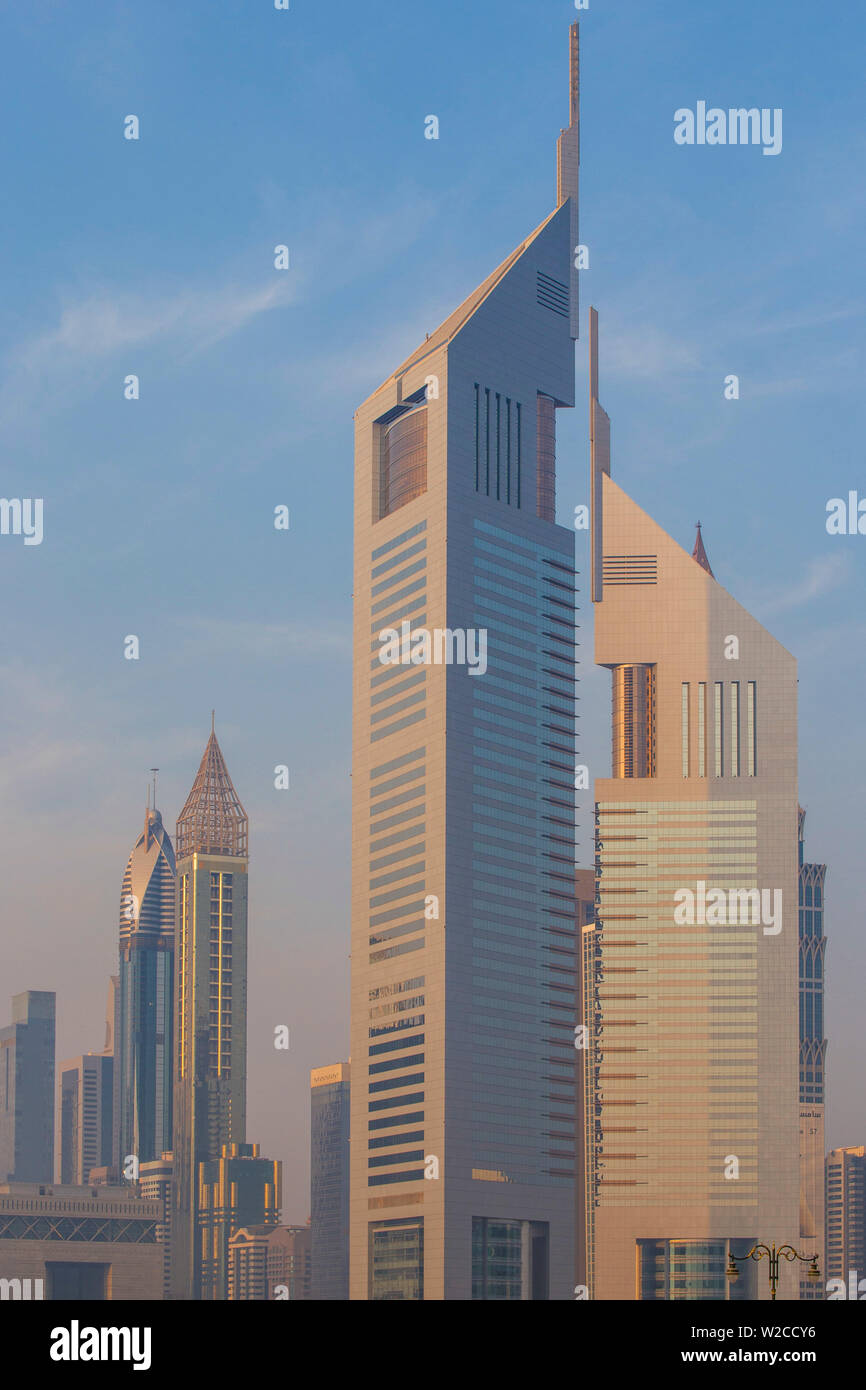 Emirati Arabi Uniti Dubai, la costruzione a Dubai area finanziaria, Emirates Towers Foto Stock