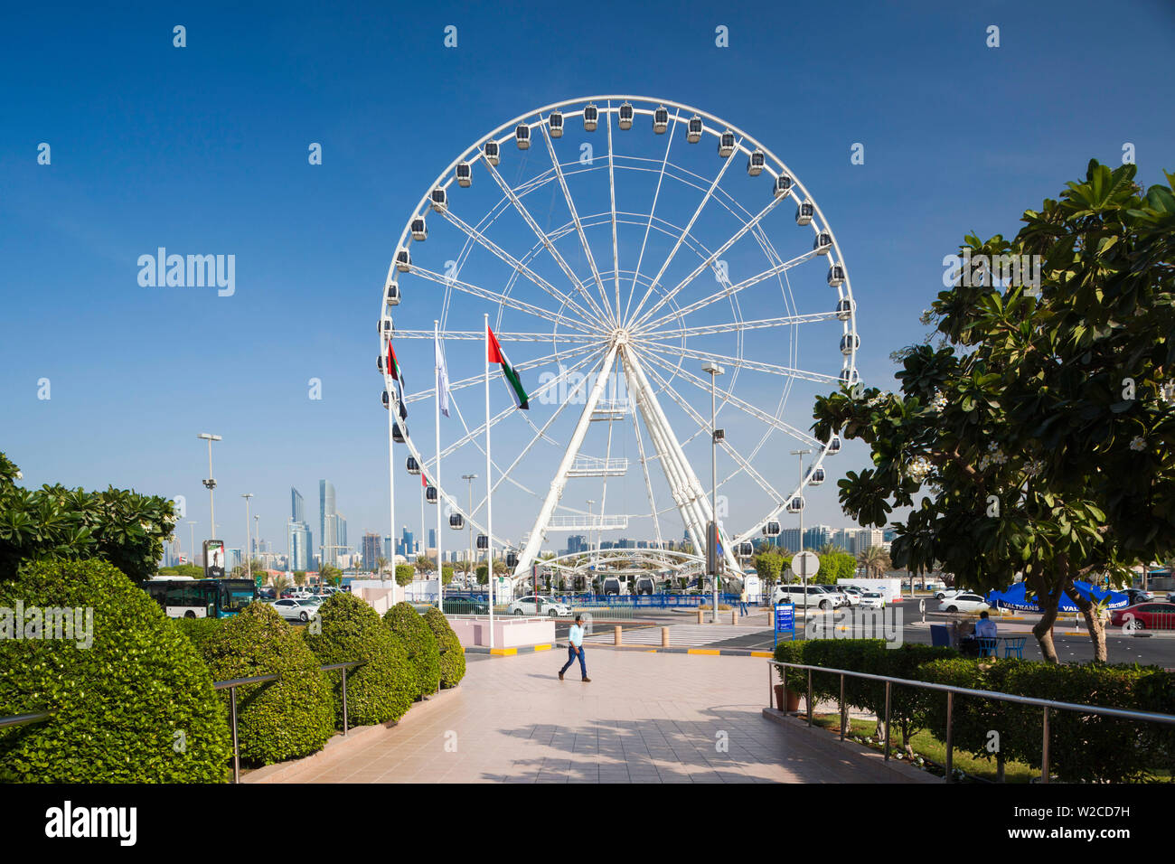 I UAE Abu Dhabi, Marina Village, ruota panoramica Ferris Foto Stock