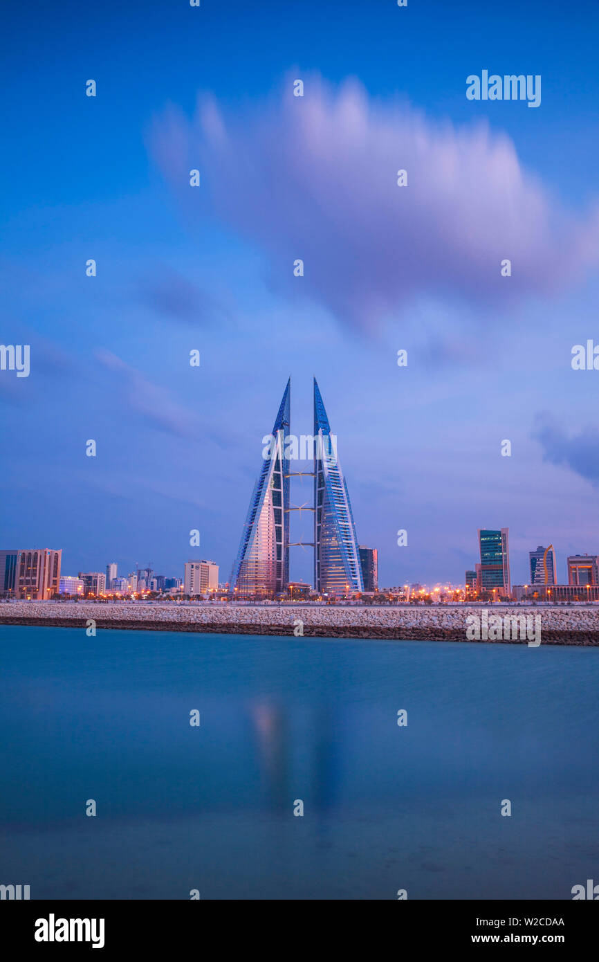 Il Bahrain, Manama, Bahrain Bay, vista del Bahrain World Trade Center Foto Stock