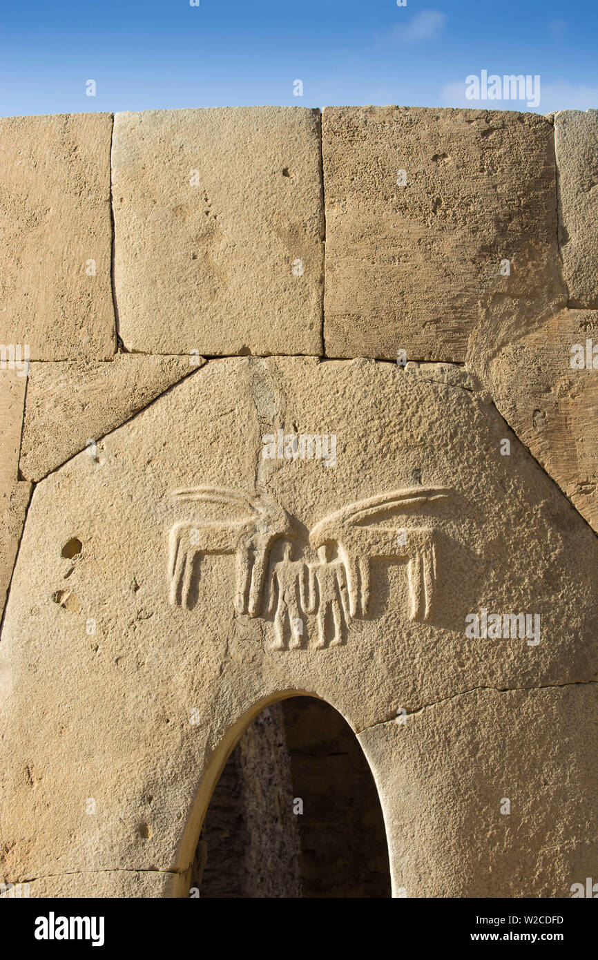 Emirati Arabi Uniti, Abu Dhabi Al Ain, Hili, Hili Parco Archeologico, tomba risalente alla fine del terzo millennio BC, 5000-anno-vecchio incisioni rupestri â€" per due persone e 2 oryx Foto Stock