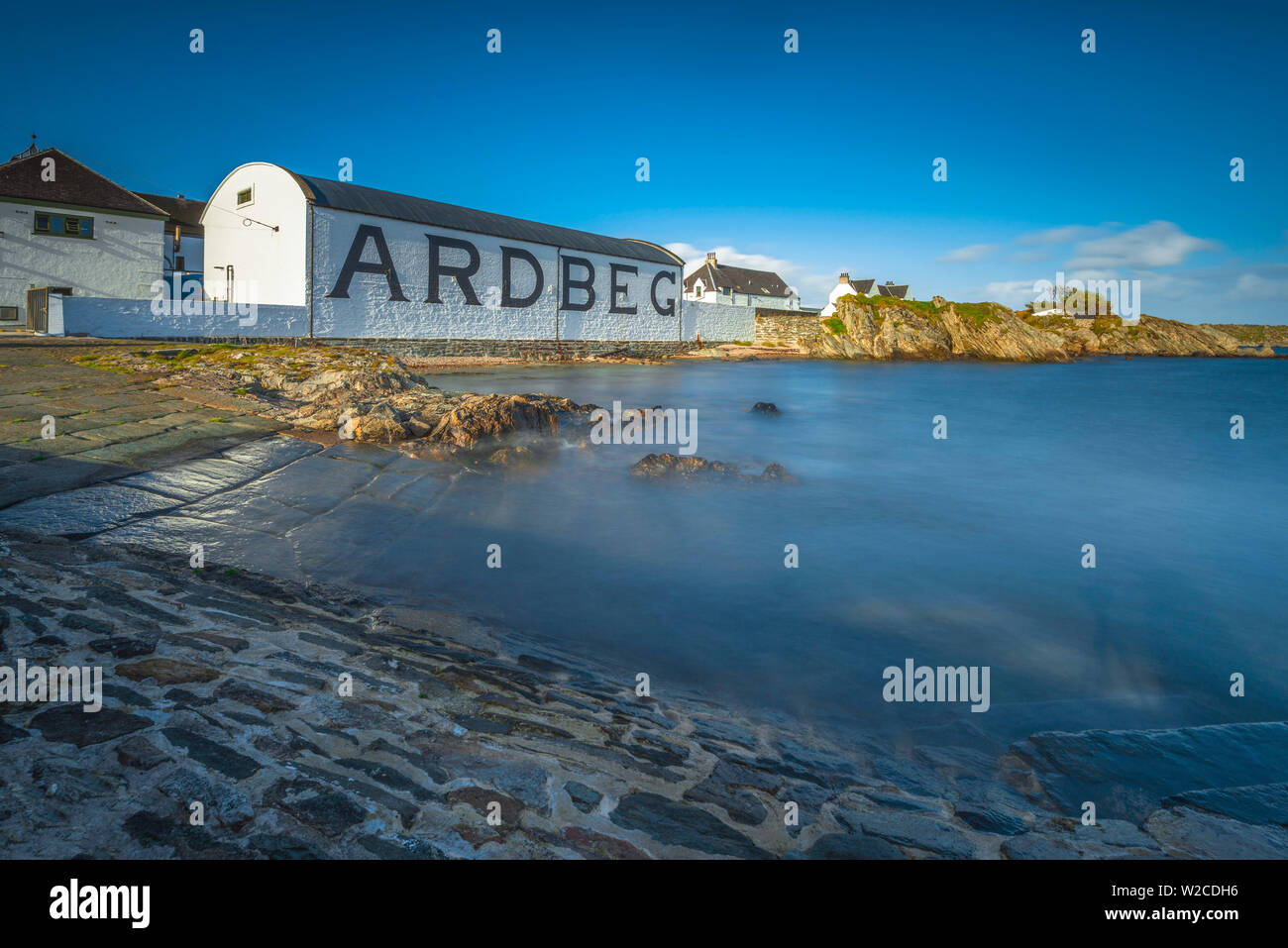 Regno Unito, Scozia, Argyll and Bute, Islay, Ardbeg distilleria di whisky Foto Stock